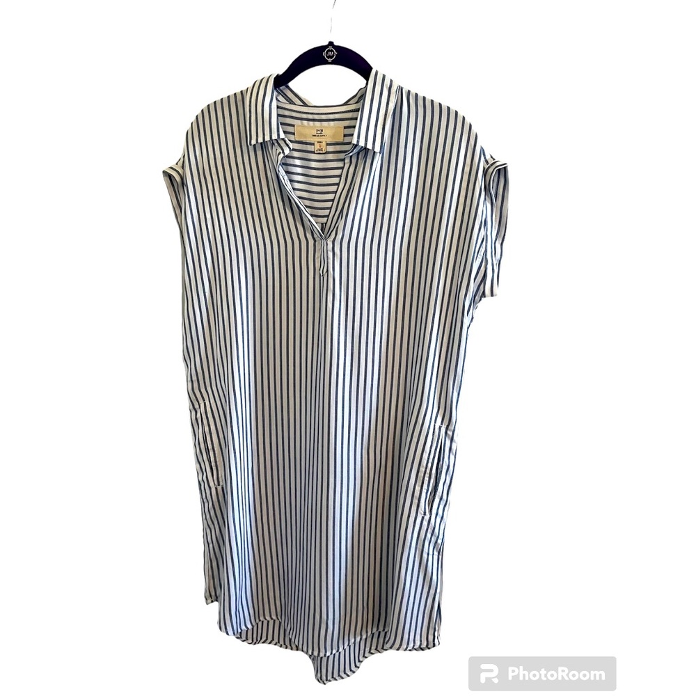 Women’s dress size S .  Blue and white with pockets. Easy!